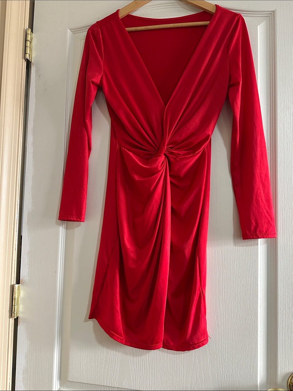 💋Sleek Red Twist-Front Long Sleeve Dress
